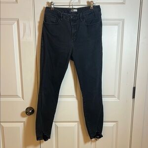 Good American classic skinny black jeans size 14/32 denim ripped jean Inseam 26”
